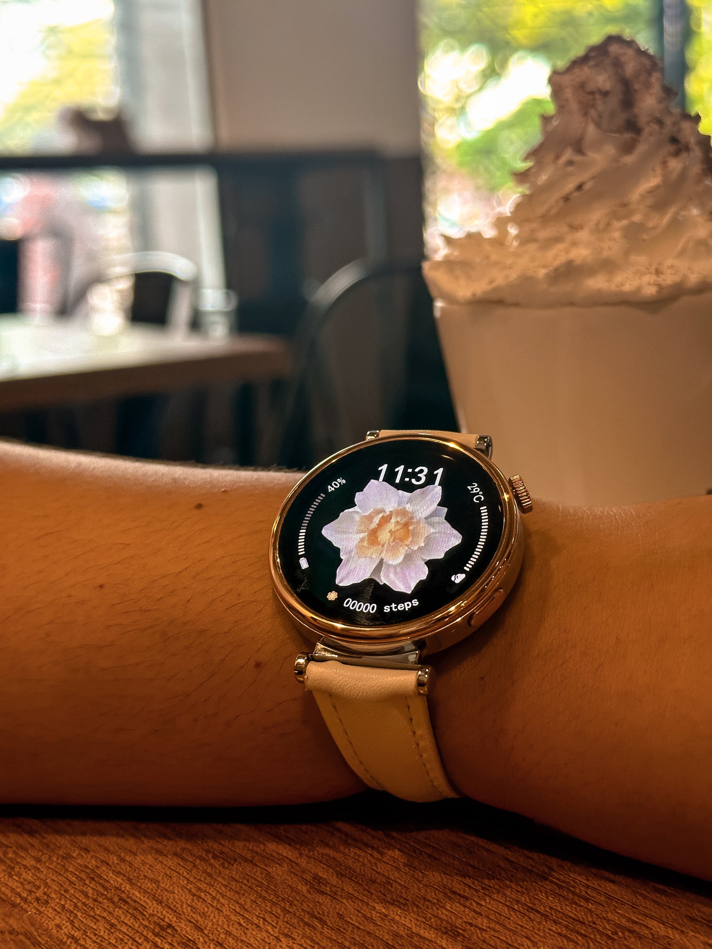 Àurea - Tela AMOLED, Assistente de Voz e Controle de Câmera